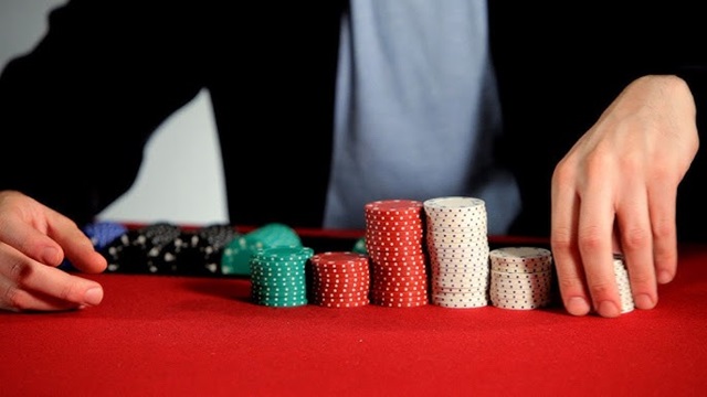 Cách để chơi chiến thuật bluff trong poker