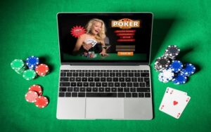 Sức hấp dẫn của bàn cược Poker trực tuyến