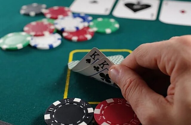 Luật chơi stud poker cơ bản người mới nên tham khảo