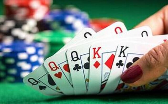 Poker hay Xì tố là trò chơi bài bắt nguồn từ Mỹ