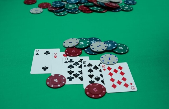 Stud poker hiện nay đã trở nên phổ biến và thường có mặt ở các sòng bạc online