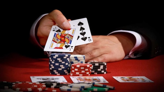 Hướng dẫn bạn chi tiết cách chơi bài Poker trên thị trường hiện nay