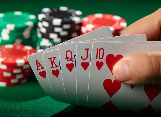 Poker là trò chơi đánh bài casino không thể nào thiếu