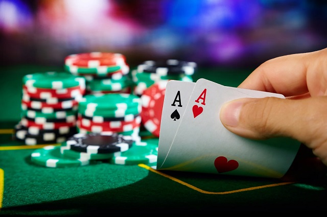 Một ván chơi Poker sẽ trải qua 4 vòng chơi chính